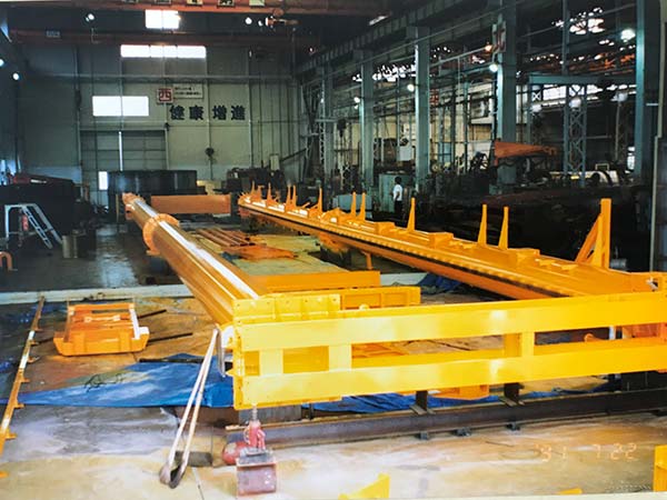 スタッカークレーン