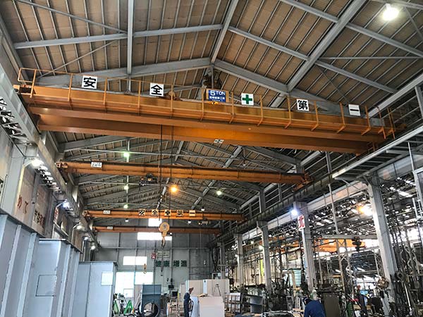 オーバーヘッド型天井クレーン